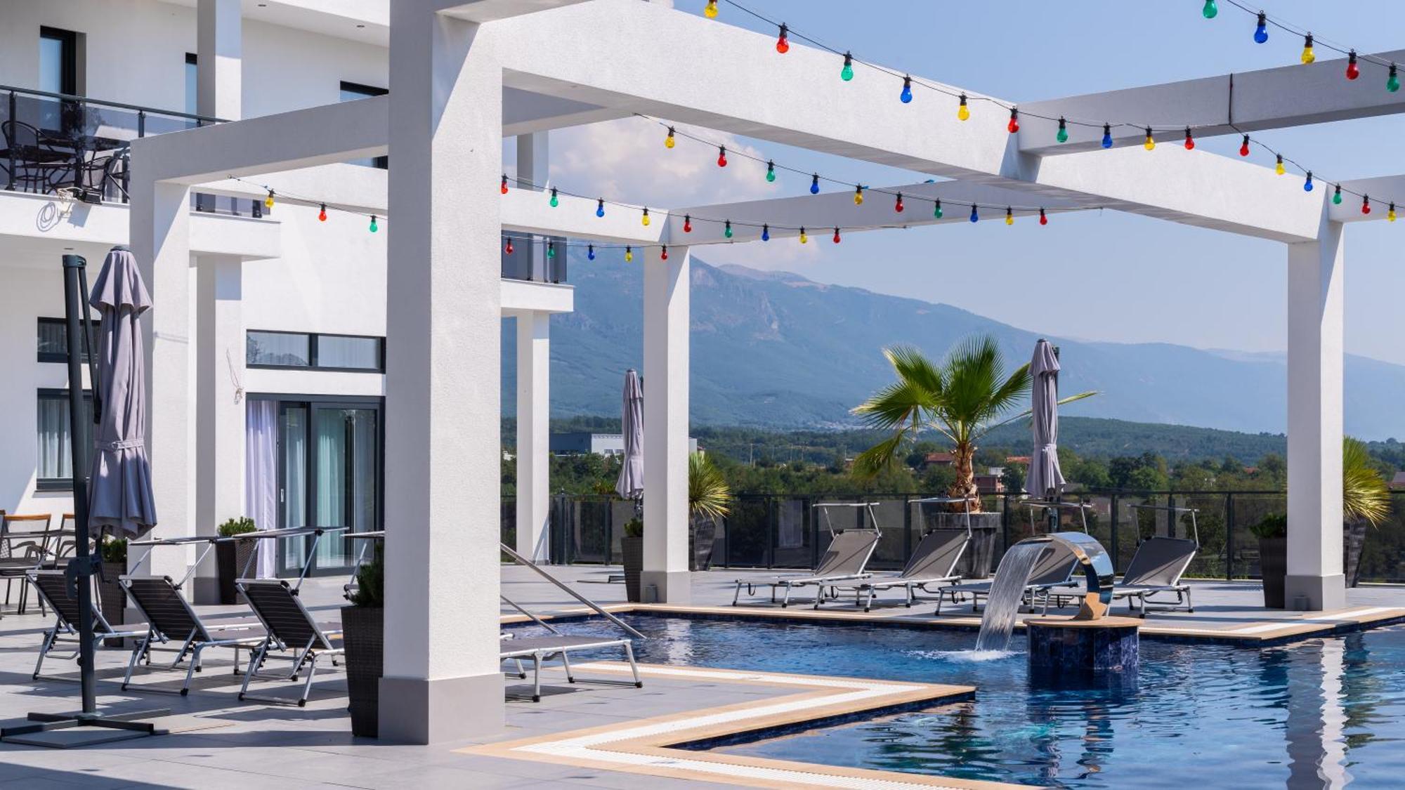 White House Radac Peja Bed & Breakfast Ngoại thất bức ảnh